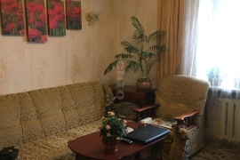 продам двухкомнатную квартиру в центре города