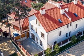 Недвижимость Дома, дачи, коттеджи / Коттедж 220 м² на участке 1.9 сот.